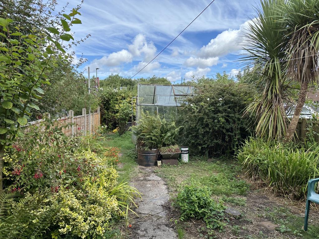 Lot: 171 - FOUR-BEDROOM SEMI-DETACHED HOUSE FOR REFURBISHMENT - Back garden